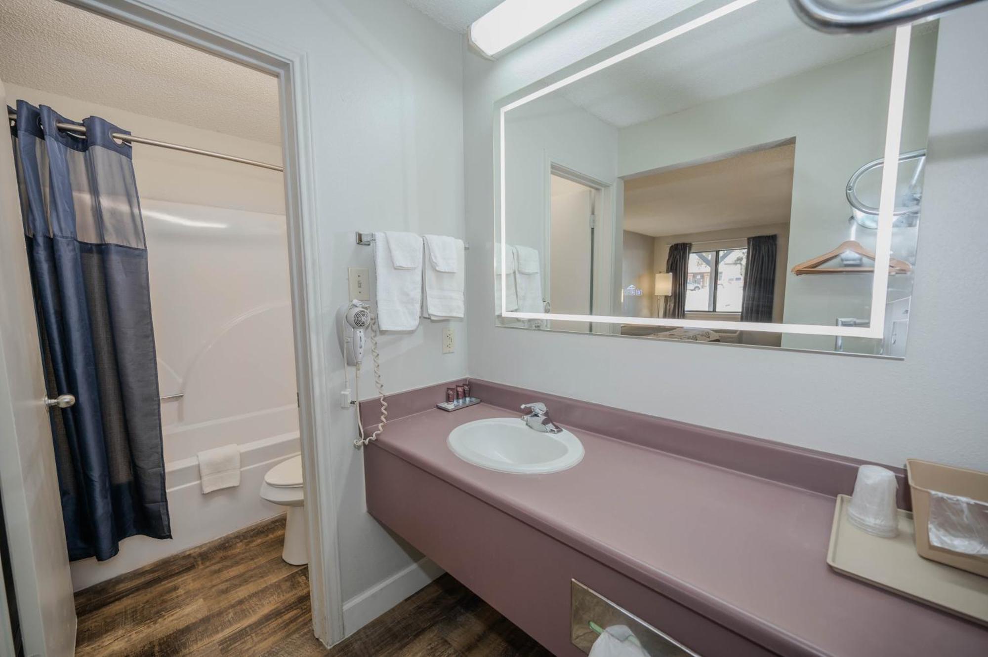 بانديرا River Oak Inn المظهر الخارجي الصورة